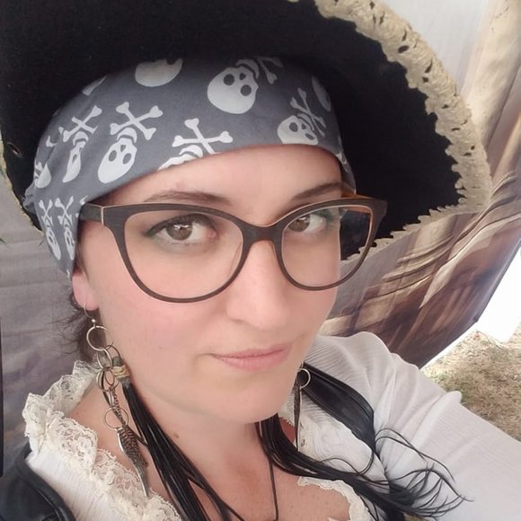 Meet your Posher, Jennifer - Picture 5 of 6